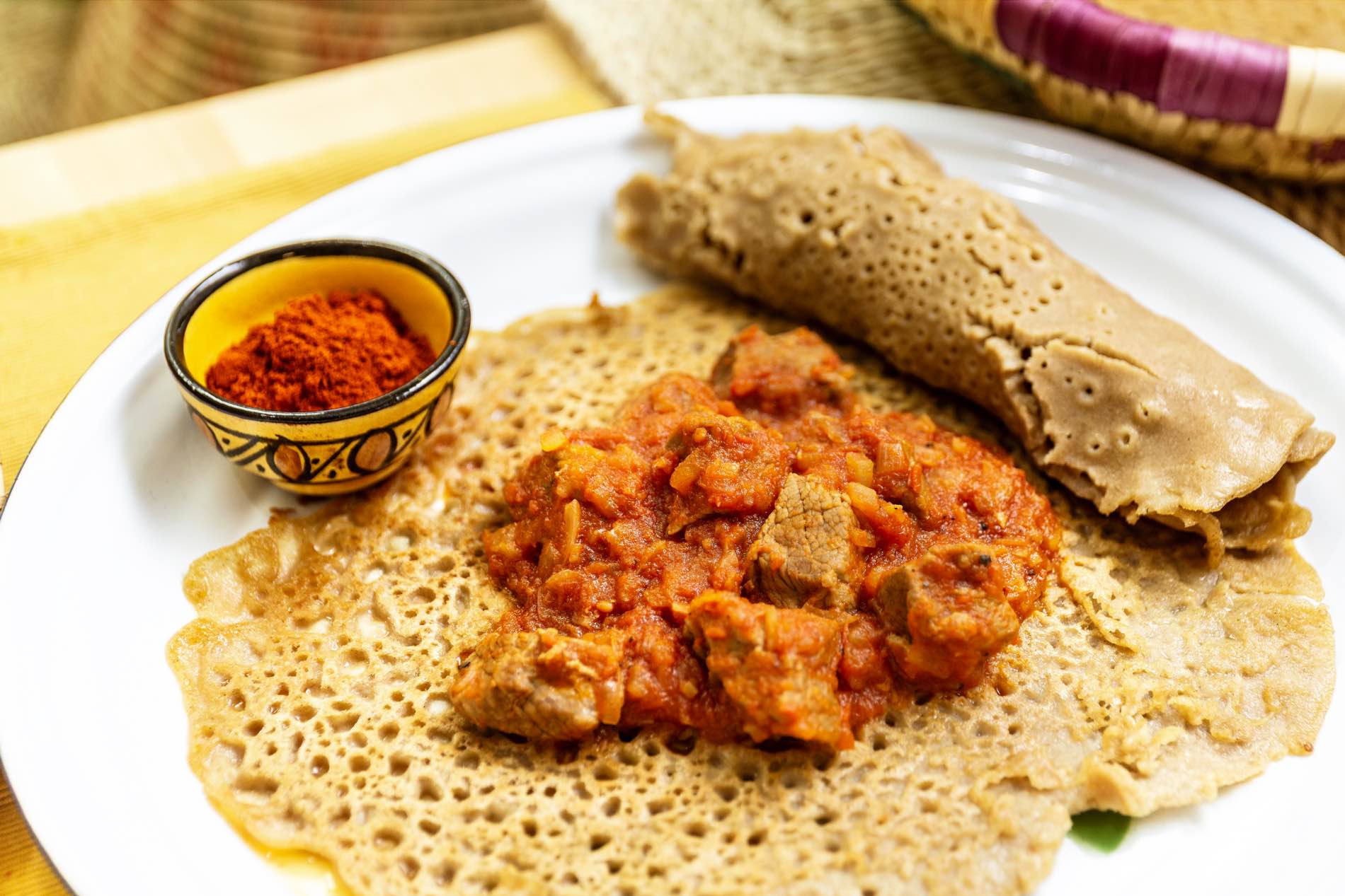 Eine Schüssel mit Habesha Küche